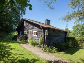  Open wooden chalet built against a hill  Франкоршам